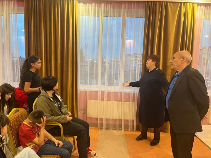 В рамках Всероссийского дня правовой помощи детям инспекторы ПДН отдела полиции №1 Владикавказа совместно с председателем Общественного совета организовали лекционную встречу для воспитанников центра «Доброе сердце» по... В рамках Всероссийского дня правовой помощи детям инспекторы ПДН отдела полиции №1 Владикавказа совместно с председателем Общественного совета организовали лекционную встречу для воспитанников центра «Доброе сердце» по...