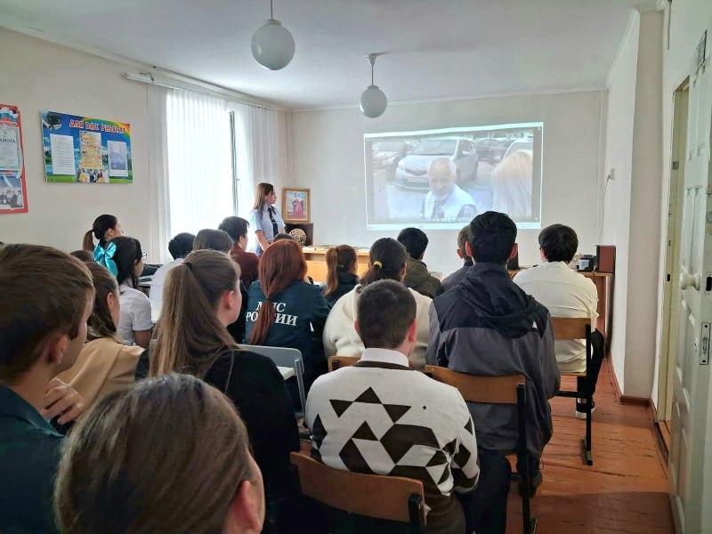 В Северной Осетии полицейские Правобережного района провели со студентами встречу по профилактике дропперства и противодействия киберпреступлениям