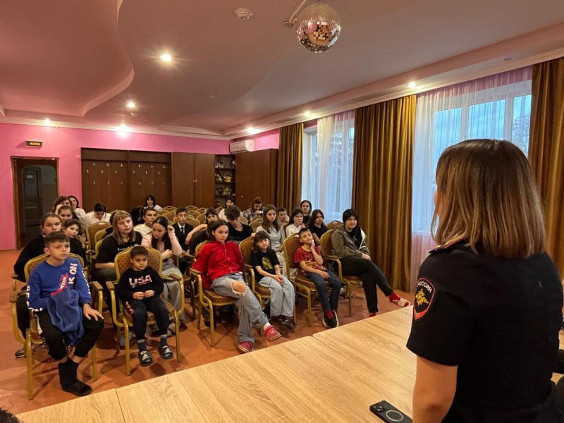 В рамках Всероссийского дня правовой помощи детям инспекторы ПДН отдела полиции №1 Владикавказа совместно с председателем Общественного совета организовали лекционную встречу для воспитанников центра «Доброе сердце» по... В рамках Всероссийского дня правовой помощи детям инспекторы ПДН отдела полиции №1 Владикавказа совместно с председателем Общественного совета организовали лекционную встречу для воспитанников центра «Доброе сердце» по...