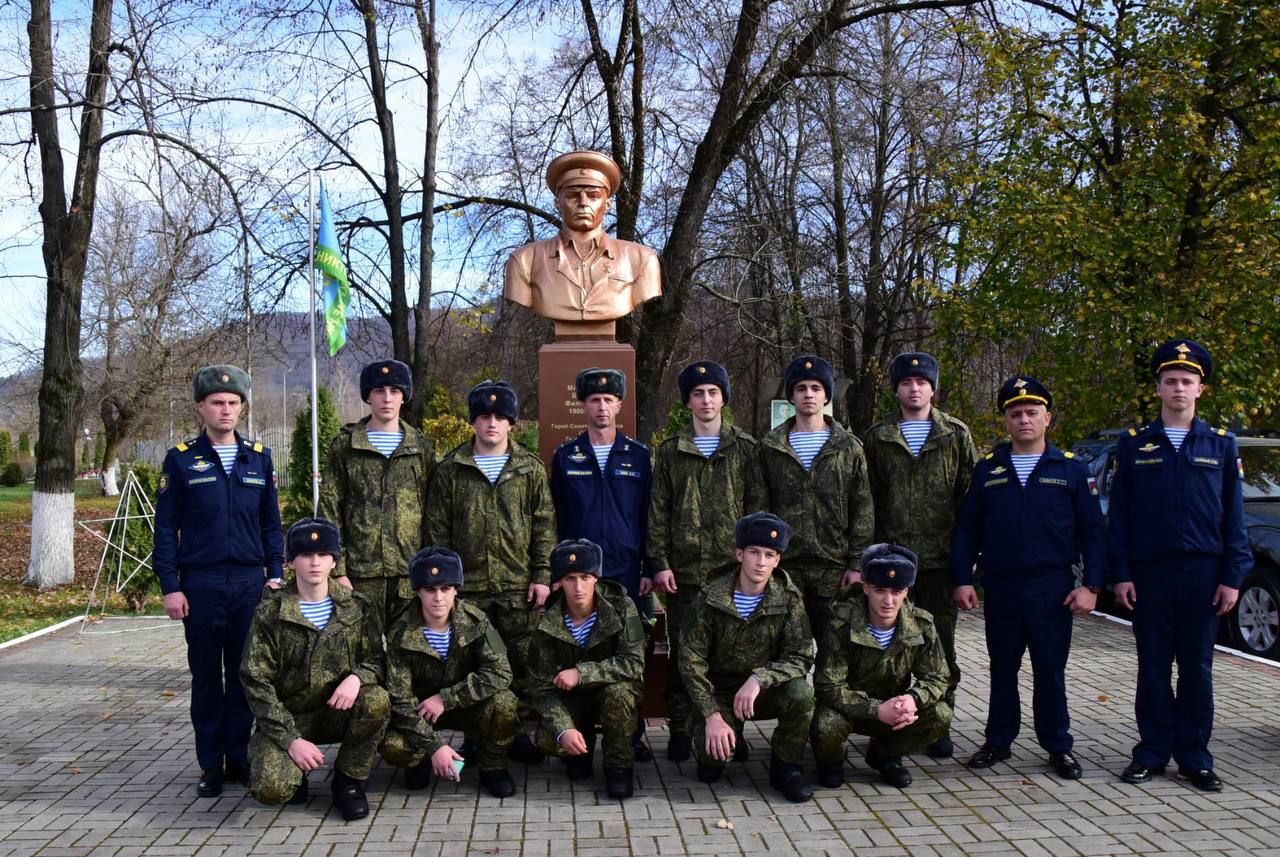 ИЗ СВЕЖЕГО НОМЕРА. Путь в элитные войска Во Владикавказе прошли традиционные проводы призывников на службу в Воздушно-десантных войсках Вооруженных Сил РФ