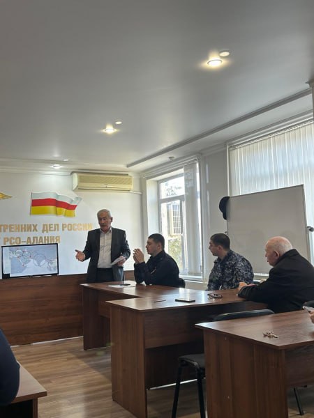 Для полицейских ОМВД Ирафского района Северной Осетии с участием ветерана и представителя Общественного совета проведено занятие «Современная военно-политическая обстановка в России и мире в контексте проведения СВО» Для полицейских ОМВД Ирафского района Северной Осетии с участием ветерана и представителя Общественного совета проведено занятие «Современная военно-политическая обстановка в России и мире в контексте проведения СВО»