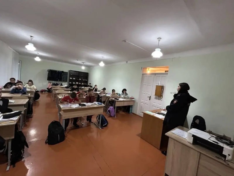 Сотрудники полиции и представители других профилактических структур провели совместное мероприятие с учащимися одной из школ города Алагир Северной Осетии Сотрудники полиции и представители других профилактических структур провели совместное мероприятие с учащимися одной из школ города Алагир Северной Осетии