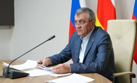 Глава РСО – Алания Сергей Меняйло провел еженедельное аппаратное совещание с участием руководителей органов исполнительной власти и муниципальных образований, представителей правоохранительных и надзорных структур...