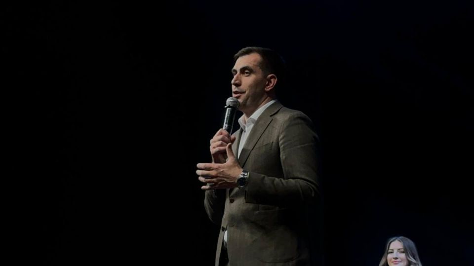 Сегодня на сцене Госфилармонии РСО-Алания состоялся благотворительный концерт «Самое время жить» в поддержку талантливой телеведущей, автора популярных программ и преподавателя Школы радио Ирины Хабаловой