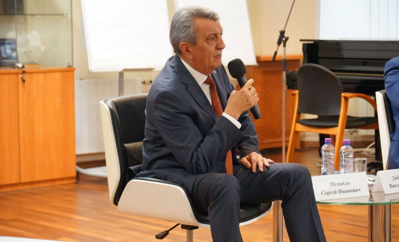 В рамках рабочей поездки в Москву Глава РСО – Алания Сергей Меняйло выступил на VIII Международной конференции «Пути трансформации государственного и корпоративного управления на современном этапе». В рамках рабочей поездки в Москву Глава РСО – Алания Сергей Меняйло выступил на VIII Международной конференции «Пути трансформации государственного и корпоративного управления на современном этапе».