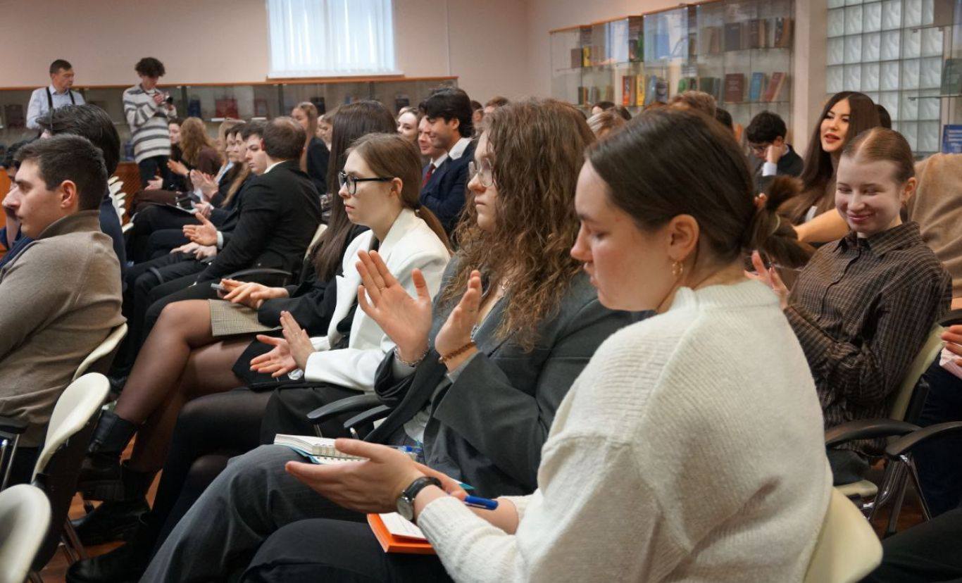 В рамках рабочей поездки в Москву Глава РСО – Алания Сергей Меняйло выступил на VIII Международной конференции «Пути трансформации государственного и корпоративного управления на современном этапе». В рамках рабочей поездки в Москву Глава РСО – Алания Сергей Меняйло выступил на VIII Международной конференции «Пути трансформации государственного и корпоративного управления на современном этапе».