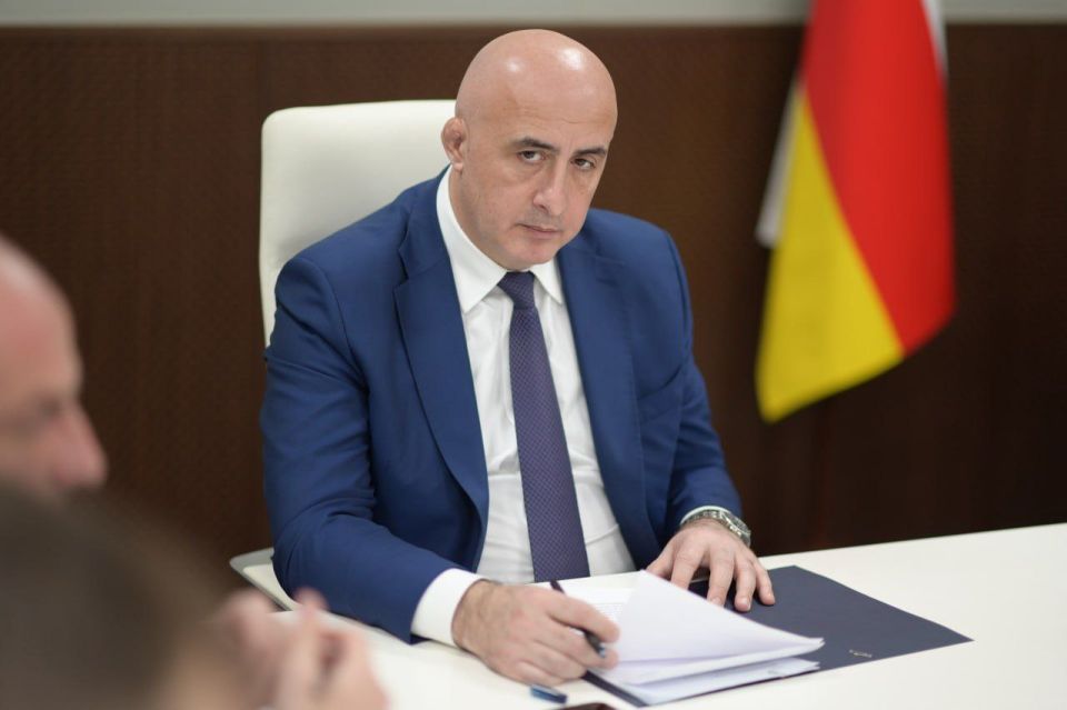 Провел совещание с руководством Министерства строительства и архитектуры и главами районов республики