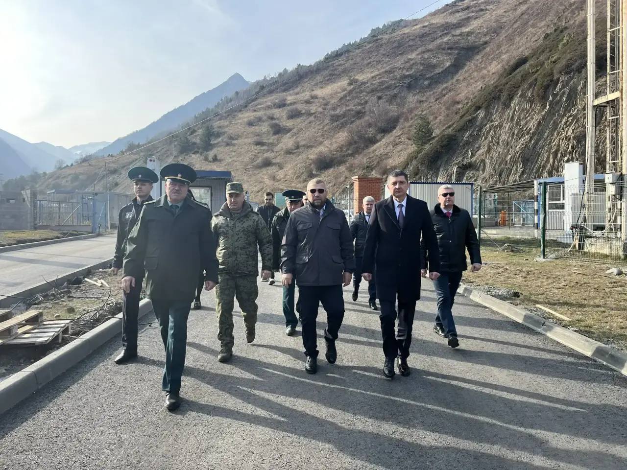 Руководитель Федеральной таможенной службы Валерий Пикалёв проверил работу МАПП "Нижний Зарамаг" Руководитель Федеральной таможенной службы Валерий Пикалёв проверил работу МАПП "Нижний Зарамаг"