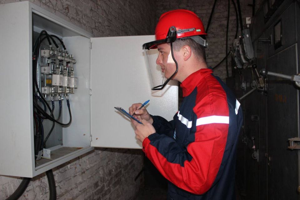 Специалисты филиала «Россети Северный Кавказ» – «Севкавказэнерго» в октябре 2025 года провели 34 рейда по должникам, проживающим в многоквартирных домах Владикавказа