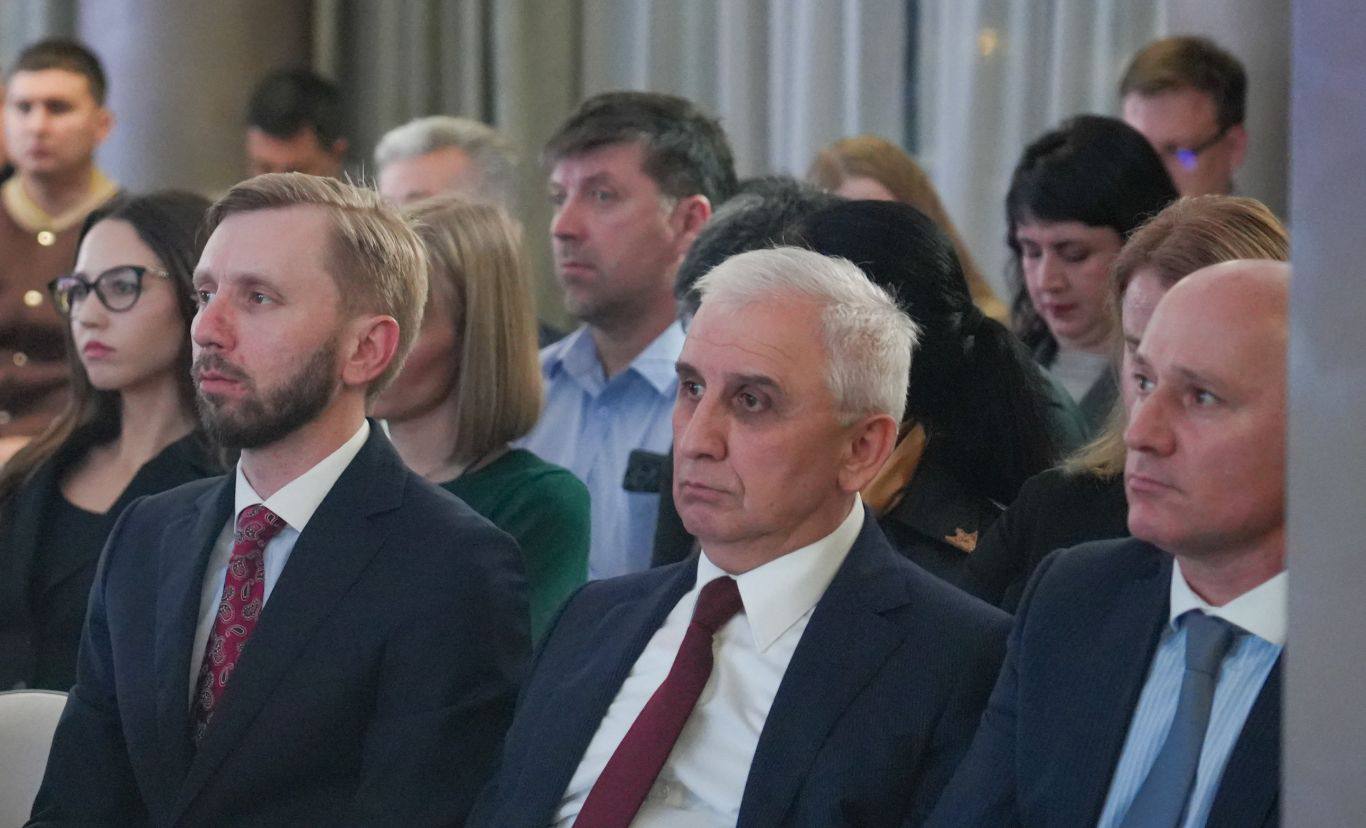 Председатель Правительства РСО – Алания Борис Джанаев принял участие в международной закупочной сессии «На высоте!» Председатель Правительства РСО – Алания Борис Джанаев принял участие в международной закупочной сессии «На высоте!»