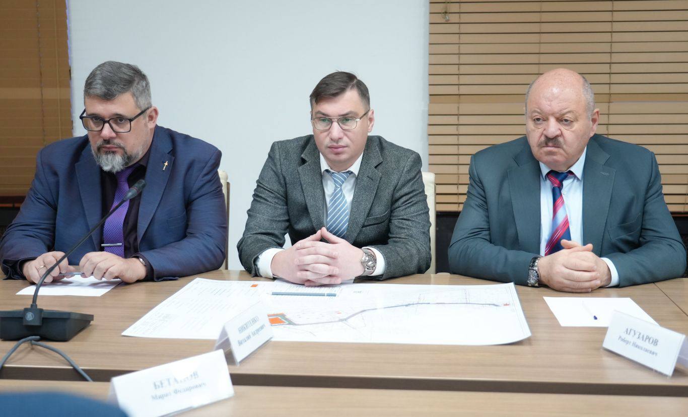 Председатель Правительства РСО – Алания Борис Джанаев встретился с заместителем генерального директора по строительству и капитальному ремонту Российской телевизионной и радиовещательной сети Станиславом Белявским. Председатель Правительства РСО – Алания Борис Джанаев встретился с заместителем генерального директора по строительству и капитальному ремонту Российской телевизионной и радиовещательной сети Станиславом Белявским.