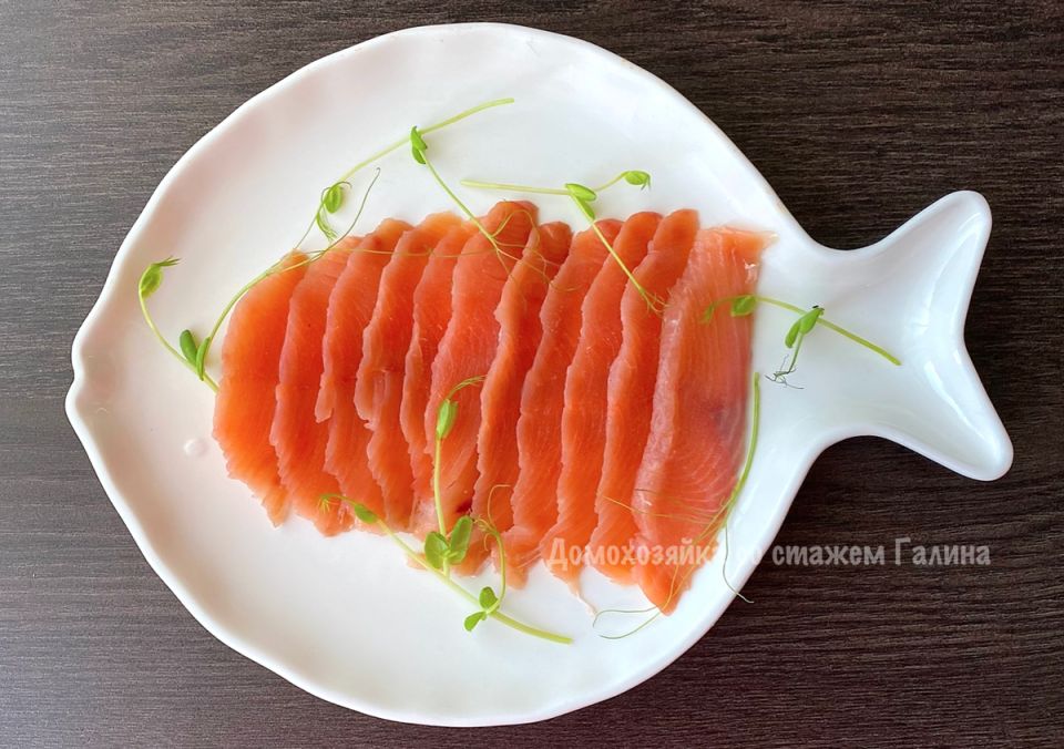 Получите идеальную нарезку красной рыбы с простыми приемами