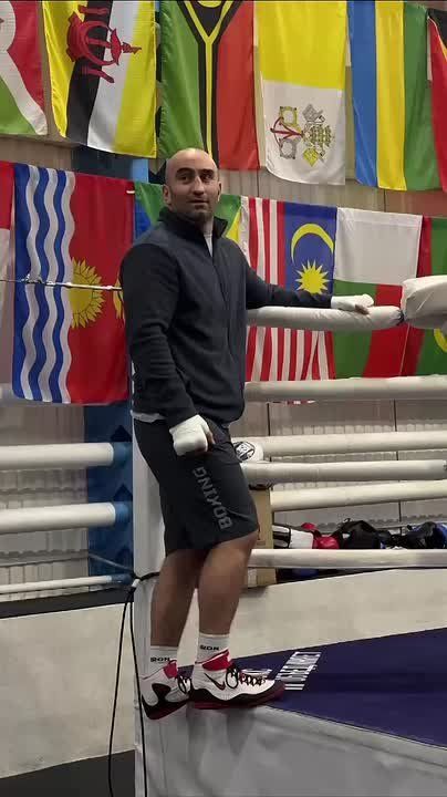 Российский боксёр Мурат Гассиев завершает свою подготовку к поединку с регулярным чемпионом WBA в тяжёлом весе болгарином Кубратом Пулевым