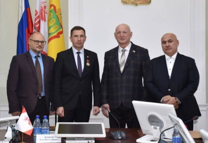 Представители Международного общественного движения «Высший совет осетин» Казбек Еналдиев и Фридон Гуцаев принимают участие в международном форуме «Экстремизму – отпор» в Пензенской области в качестве экспертов и...