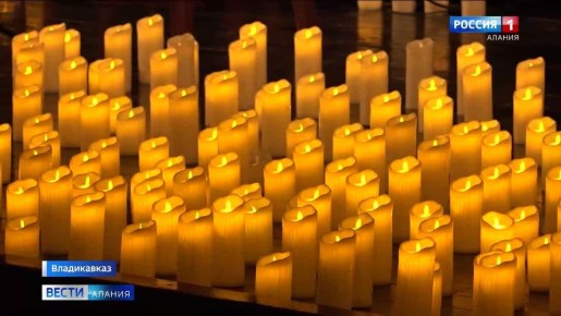 На сцене концертного зала СОГУ в атмосфере тысячи сияющих свечей осетинскому зрителю представили шедевры мировой классики