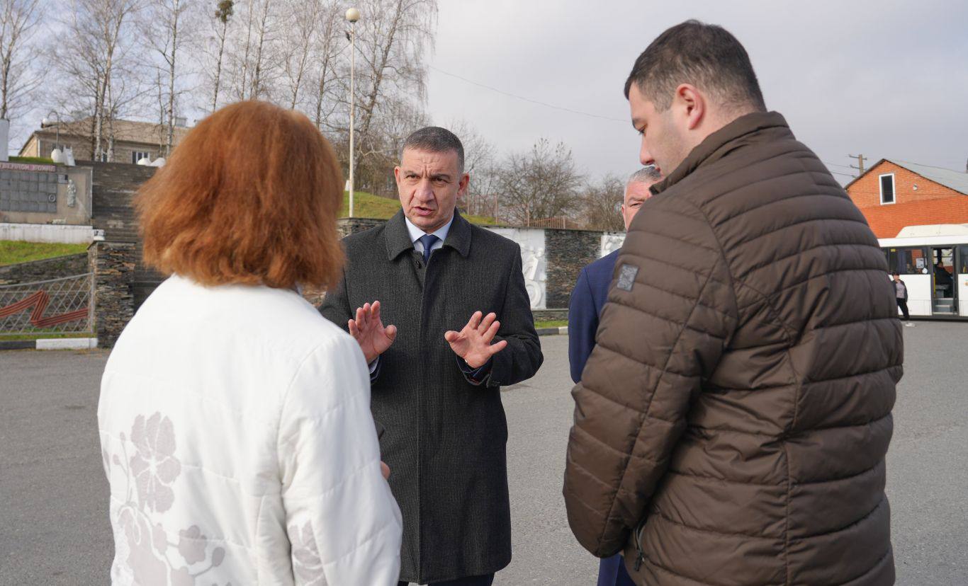 Определить текущую обстановку, обратить внимание на особо острые проблемы и найти варианты решения важных вопросов, которые стоят на повестке Определить текущую обстановку, обратить внимание на особо острые проблемы и найти варианты решения важных вопросов, которые стоят на повестке