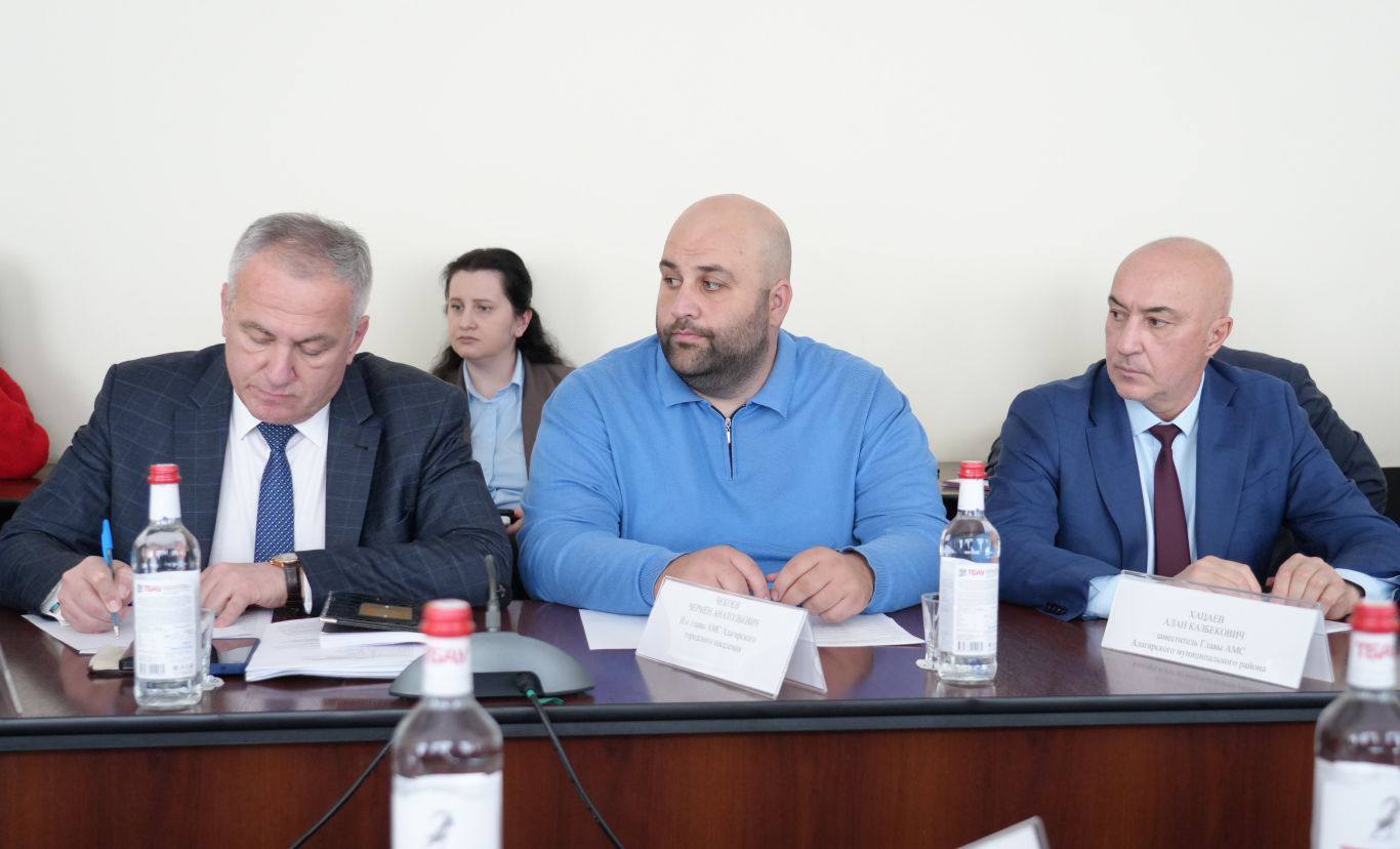 Определить текущую обстановку, обратить внимание на особо острые проблемы и найти варианты решения важных вопросов, которые стоят на повестке Определить текущую обстановку, обратить внимание на особо острые проблемы и найти варианты решения важных вопросов, которые стоят на повестке