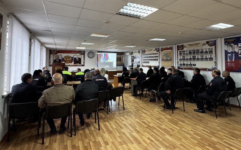 Сотрудники отделения по работе с личным составом ОМВД России по Дигорскому району провели мероприятие в рамках единого дня государственно-правового информирования на тему «Современная военно-политическая обстановка в России...