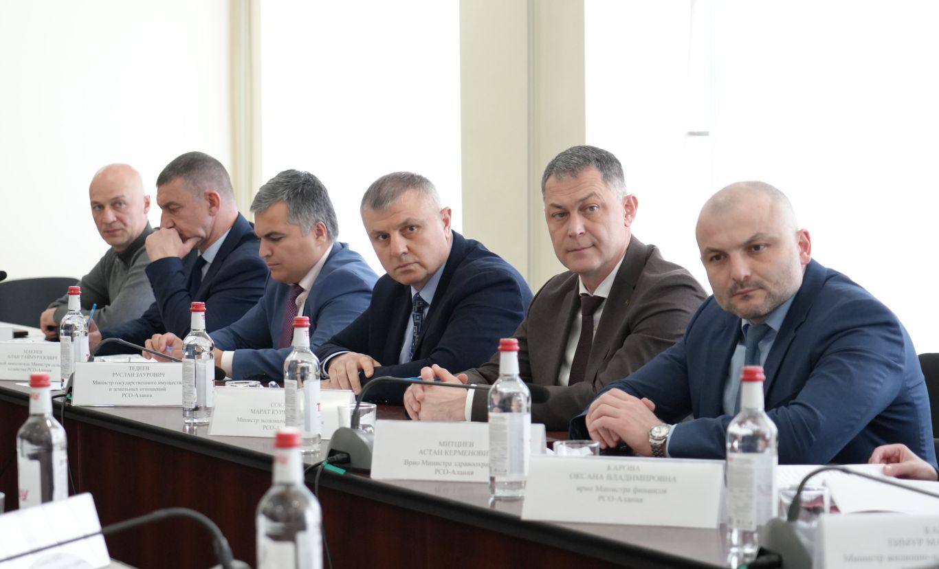 Определить текущую обстановку, обратить внимание на особо острые проблемы и найти варианты решения важных вопросов, которые стоят на повестке Определить текущую обстановку, обратить внимание на особо острые проблемы и найти варианты решения важных вопросов, которые стоят на повестке