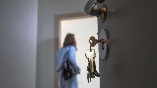 Суд защитил права дочери и внука: квартиру не отдадут за долги матери