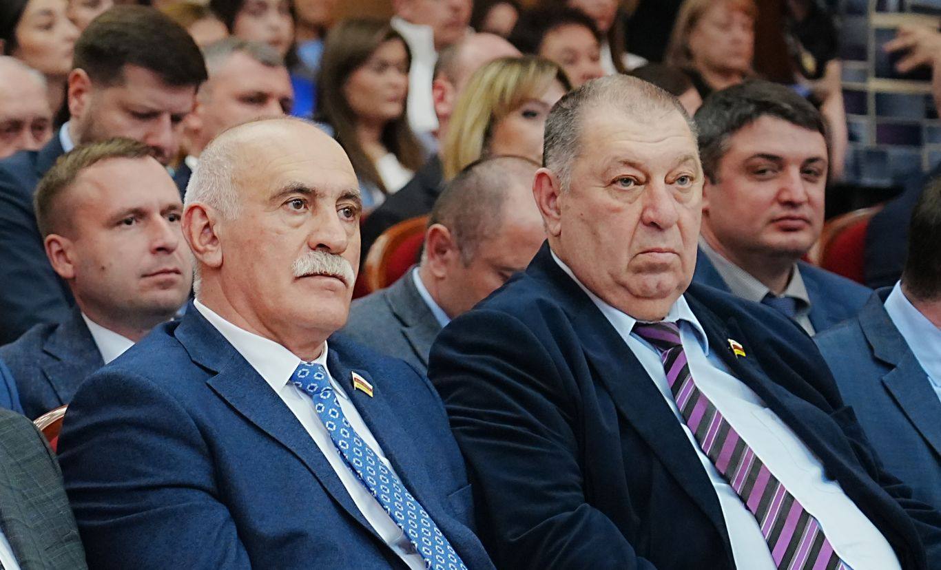 Глава РСО – Алания, член Высшего совета «Единой России», секретарь регионального отделения» партии Сергей Меняйло принял участие в работе 37-й региональной конференции Северо-Осетинского отделения партии «Единая Россия» Глава РСО – Алания, член Высшего совета «Единой России», секретарь регионального отделения» партии Сергей Меняйло принял участие в работе 37-й региональной конференции Северо-Осетинского отделения партии «Единая Россия»