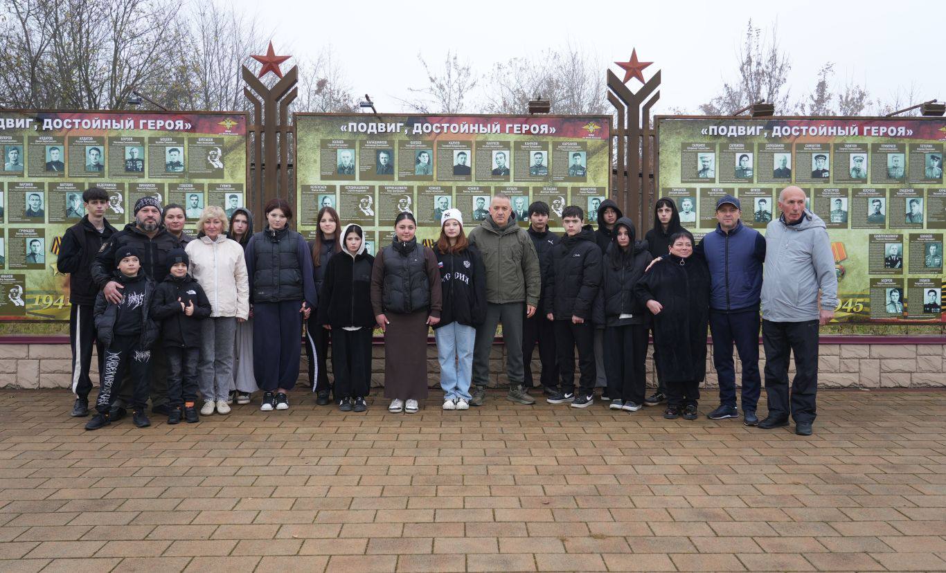 Сотрудники Администрации Главы и Правительства Северной Осетии, руководители органов исполнительной власти республики провели масштабный субботник на территории военно-исторического музейного комплекса «Барбашово поле» Сотрудники Администрации Главы и Правительства Северной Осетии, руководители органов исполнительной власти республики провели масштабный субботник на территории военно-исторического музейного комплекса «Барбашово поле»