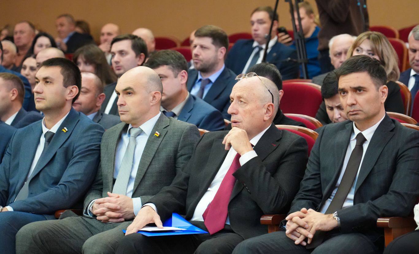 Глава РСО – Алания, член Высшего совета «Единой России», секретарь регионального отделения» партии Сергей Меняйло принял участие в работе 37-й региональной конференции Северо-Осетинского отделения партии «Единая Россия» Глава РСО – Алания, член Высшего совета «Единой России», секретарь регионального отделения» партии Сергей Меняйло принял участие в работе 37-й региональной конференции Северо-Осетинского отделения партии «Единая Россия»
