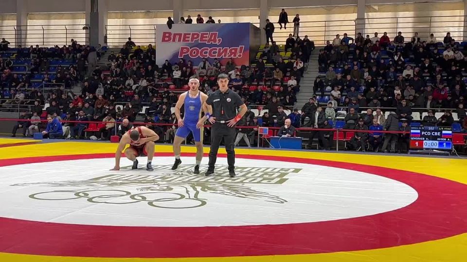 Арсен Кулов (79кг) выходит в 1/4 финала