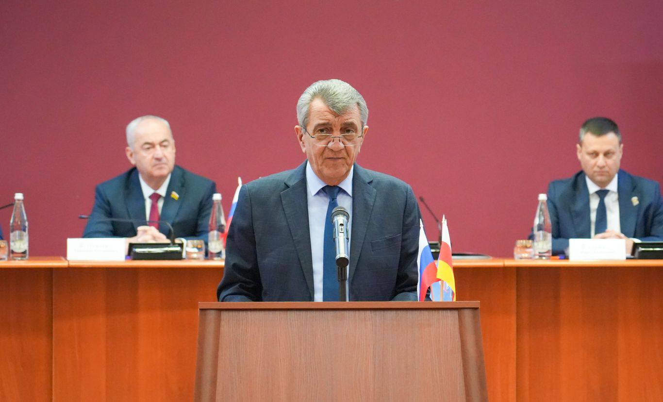 Глава РСО – Алания, член Высшего совета «Единой России», секретарь регионального отделения» партии Сергей Меняйло принял участие в работе 37-й региональной конференции Северо-Осетинского отделения партии «Единая Россия» Глава РСО – Алания, член Высшего совета «Единой России», секретарь регионального отделения» партии Сергей Меняйло принял участие в работе 37-й региональной конференции Северо-Осетинского отделения партии «Единая Россия»