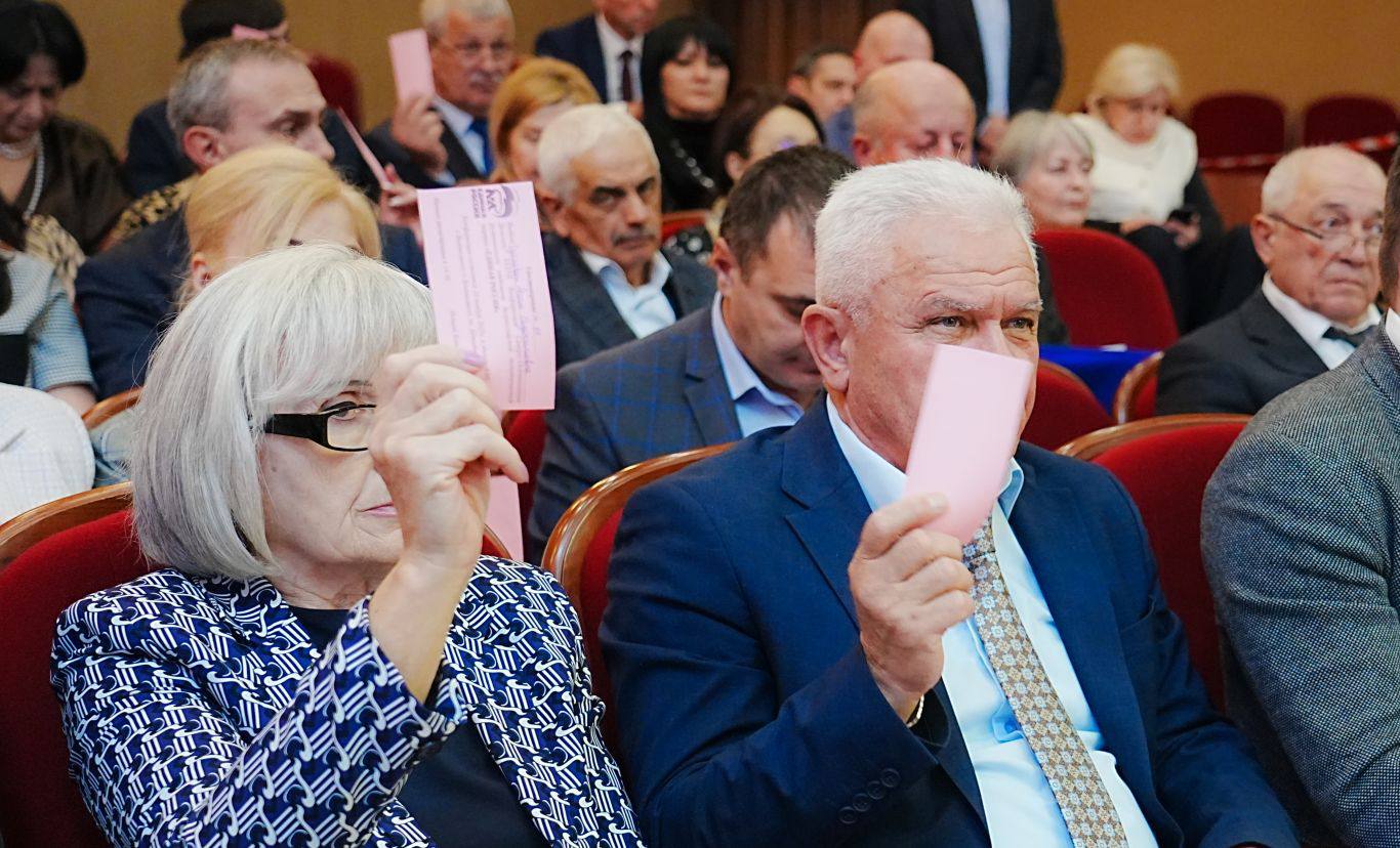 Глава РСО – Алания, член Высшего совета «Единой России», секретарь регионального отделения» партии Сергей Меняйло принял участие в работе 37-й региональной конференции Северо-Осетинского отделения партии «Единая Россия» Глава РСО – Алания, член Высшего совета «Единой России», секретарь регионального отделения» партии Сергей Меняйло принял участие в работе 37-й региональной конференции Северо-Осетинского отделения партии «Единая Россия»