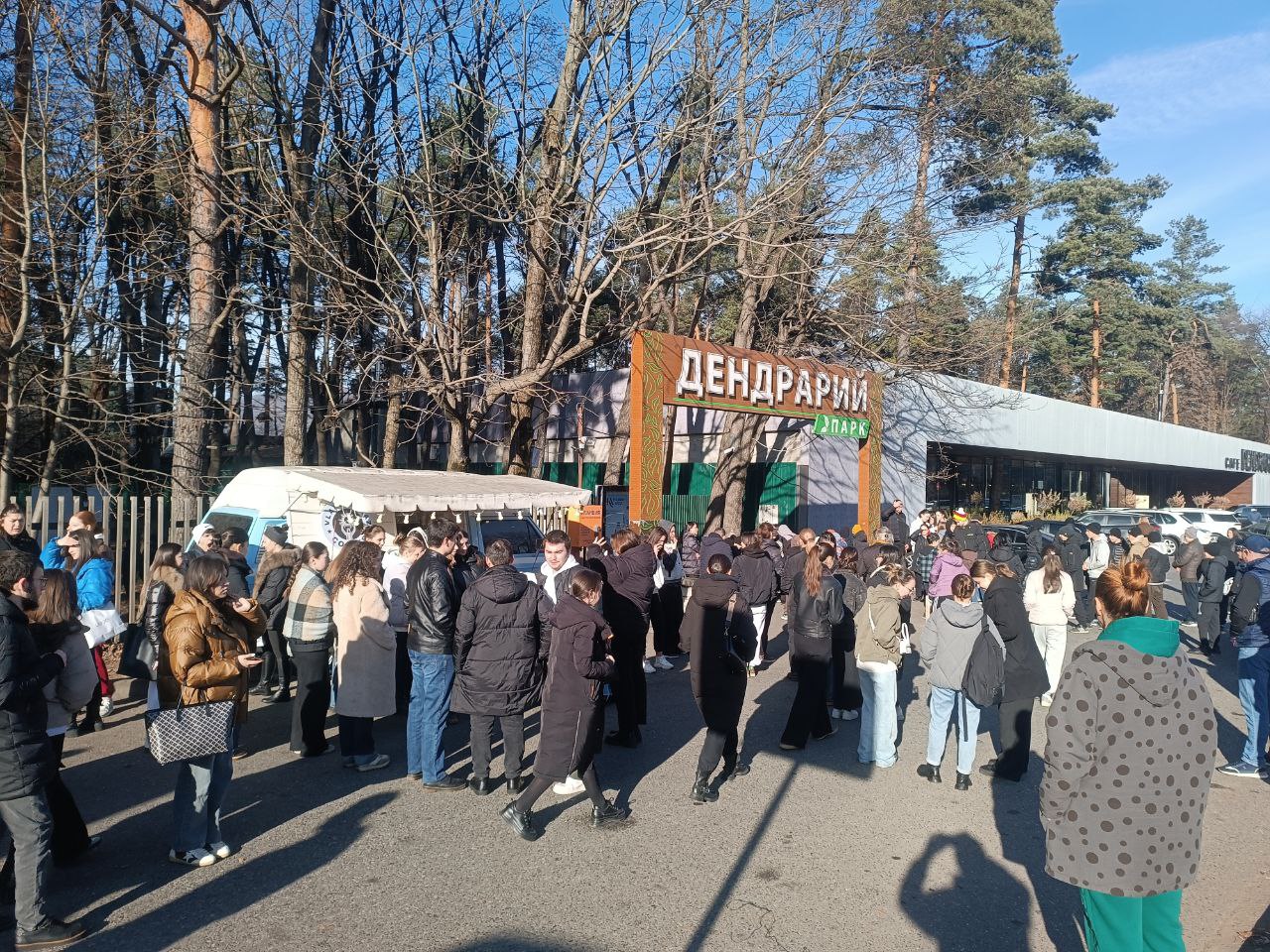 В дендрарии начинается субботник! Погода отличная! Присоединяйтесь!