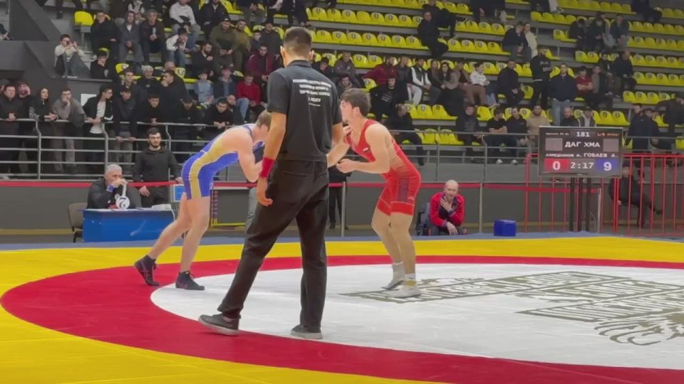 Артем Гобаев (61кг) выходит в 1/4