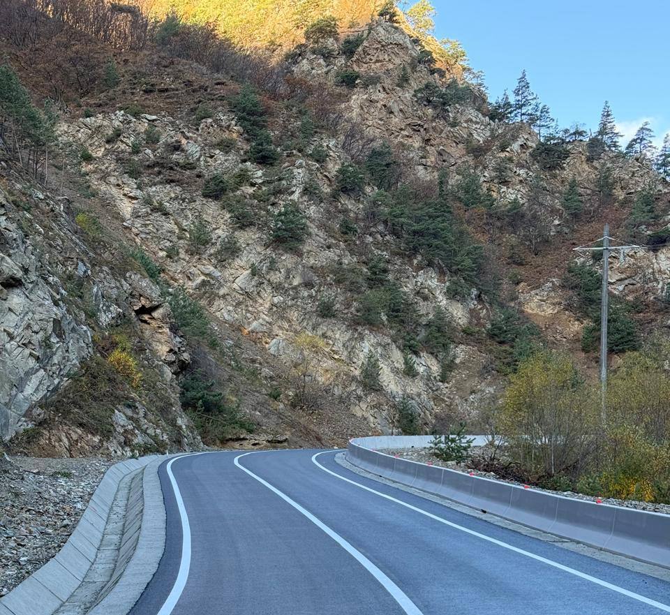 5,2 млрд рублей было направлено на развитие дорожной инфраструктуры Северной Осетии в 2025 году 5,2 млрд рублей было направлено на развитие дорожной инфраструктуры Северной Осетии в 2025 году