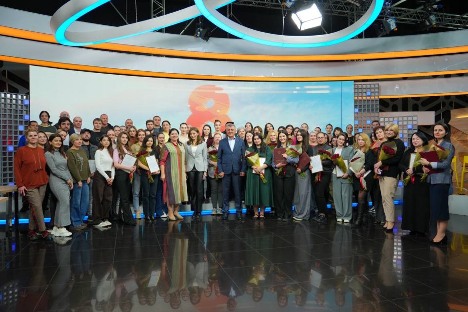 Глава РСО - Алания Сергей Меняйло поздравил коллектив телеканала «Осетия-Ирыстон» с 8-летием