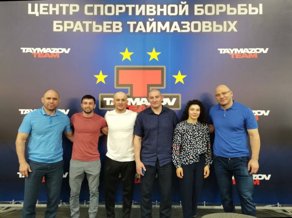 С днем рождения!. 1 декабря исполнилось 43 года Олимпийскому чемпиону Афин-2004, двукратному чемпиону мира (2003,2006), двукратному чемпиону Европы по греко-римской борьбе (2007,2011) Хасану Бароеву С днем рождения!. 1 декабря исполнилось 43 года Олимпийскому чемпиону Афин-2004, двукратному чемпиону мира (2003,2006), двукратному чемпиону Европы по греко-римской борьбе (2007,2011) Хасану Бароеву