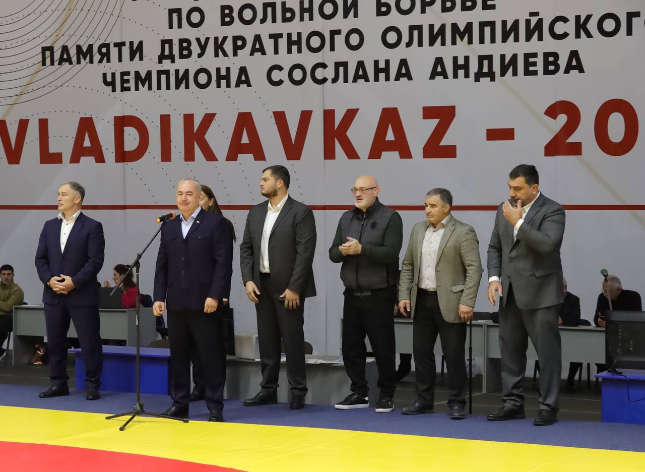 ФОТО! Торжественная церемония открытия международного турнира по вольной борьбе памяти двукратного олимпийского чемпиона Сослана Андиева ФОТО! Торжественная церемония открытия международного турнира по вольной борьбе памяти двукратного олимпийского чемпиона Сослана Андиева
