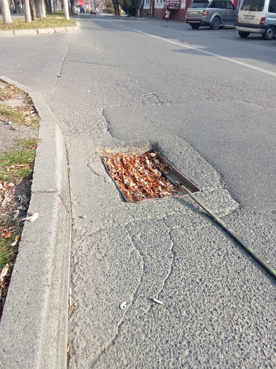 Во Владикавказе очистили от мусора 26 ливневок Во Владикавказе очистили от мусора 26 ливневок