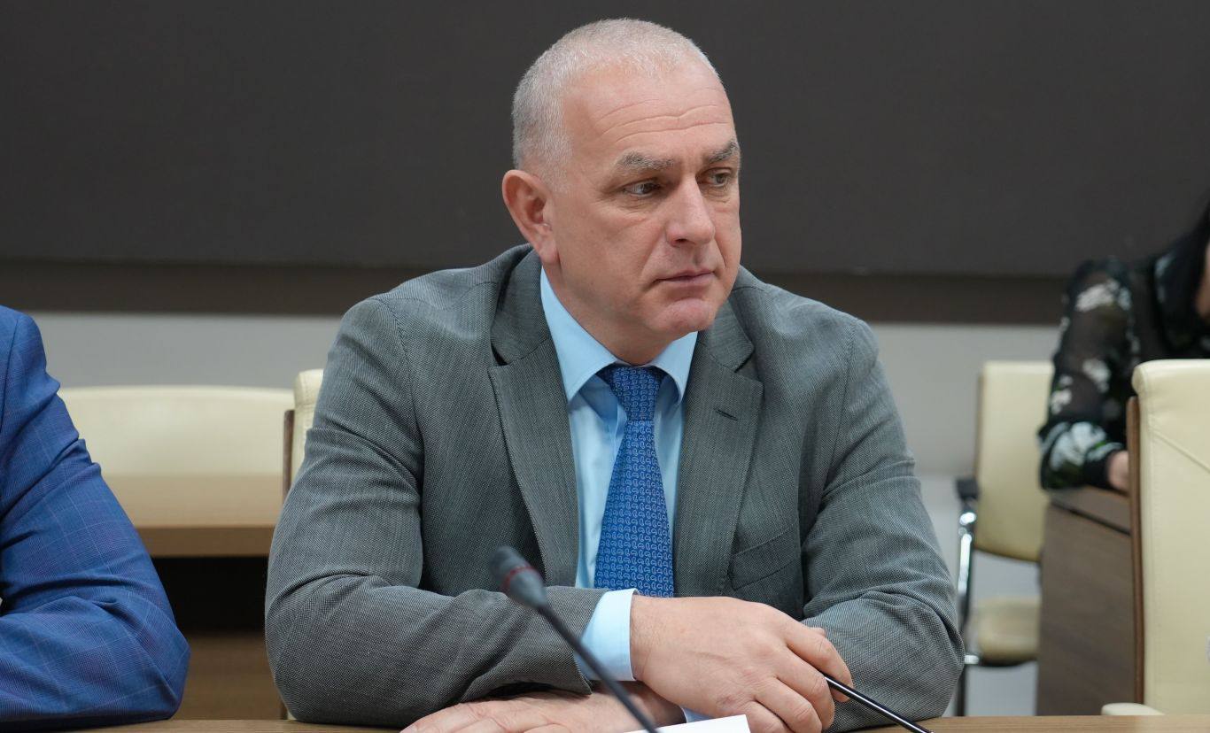 Председатель Правительства РСО – Алания Борис Джанаев провел совещание по вопросам сокращения недоимок по налогам в районах республики. Председатель Правительства РСО – Алания Борис Джанаев провел совещание по вопросам сокращения недоимок по налогам в районах республики.