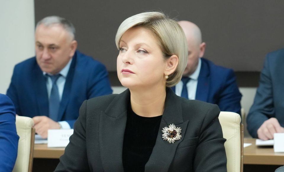 Глава РСО – Алания Сергей Меняйло провел еженедельное аппаратное совещание с участием руководителей органов исполнительной власти и муниципальных образований, представителей правоохранительных и надзорных структур... Глава РСО – Алания Сергей Меняйло провел еженедельное аппаратное совещание с участием руководителей органов исполнительной власти и муниципальных образований, представителей правоохранительных и надзорных структур...