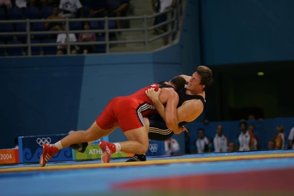 С днем рождения!. 1 декабря исполнилось 43 года Олимпийскому чемпиону Афин-2004, двукратному чемпиону мира (2003,2006), двукратному чемпиону Европы по греко-римской борьбе (2007,2011) Хасану Бароеву С днем рождения!. 1 декабря исполнилось 43 года Олимпийскому чемпиону Афин-2004, двукратному чемпиону мира (2003,2006), двукратному чемпиону Европы по греко-римской борьбе (2007,2011) Хасану Бароеву