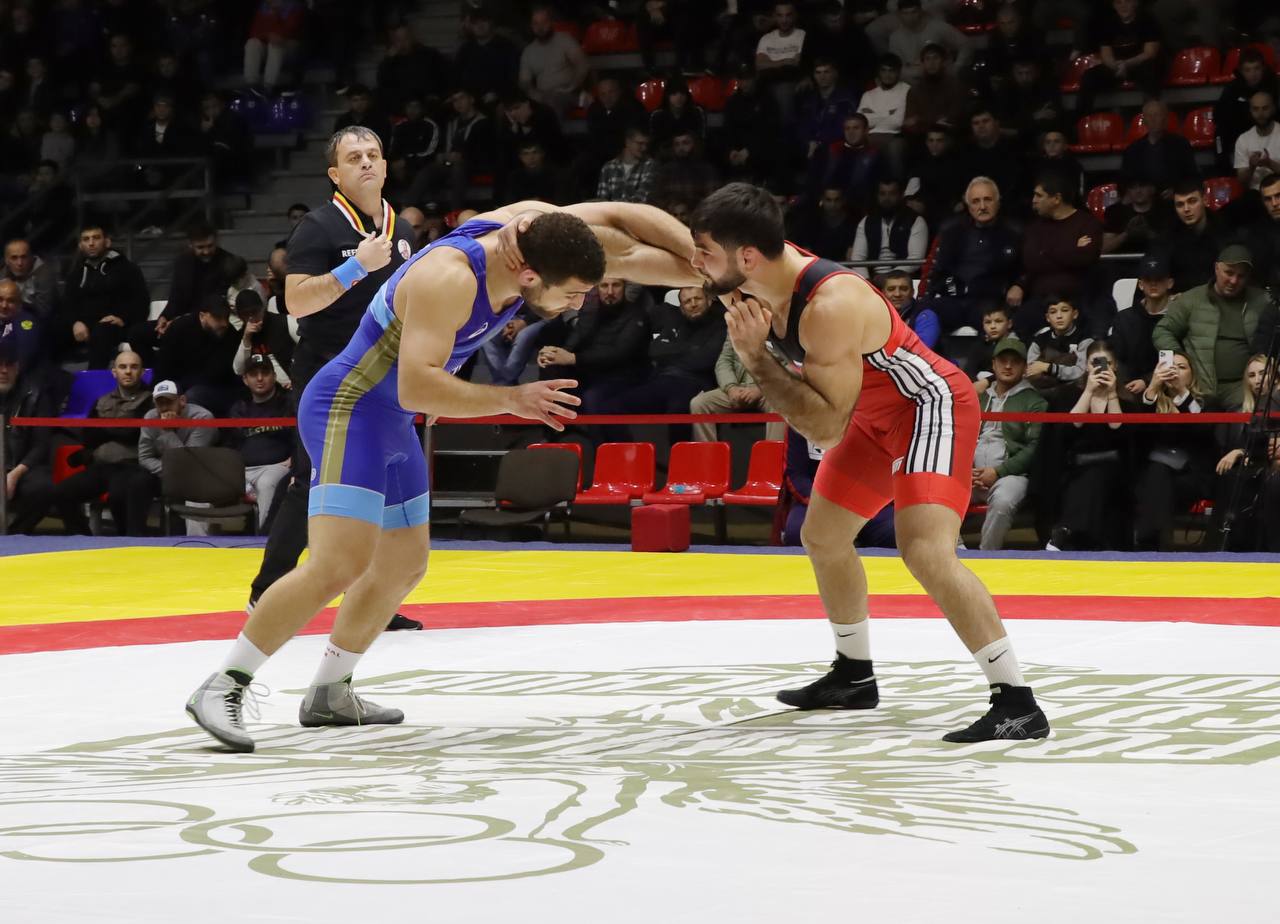 Артур Найфонов - победитель МТ по вольной борьбе памяти Сослана Андиева, Арслан Багаев - серебряный призер Артур Найфонов - победитель МТ по вольной борьбе памяти Сослана Андиева, Арслан Багаев - серебряный призер