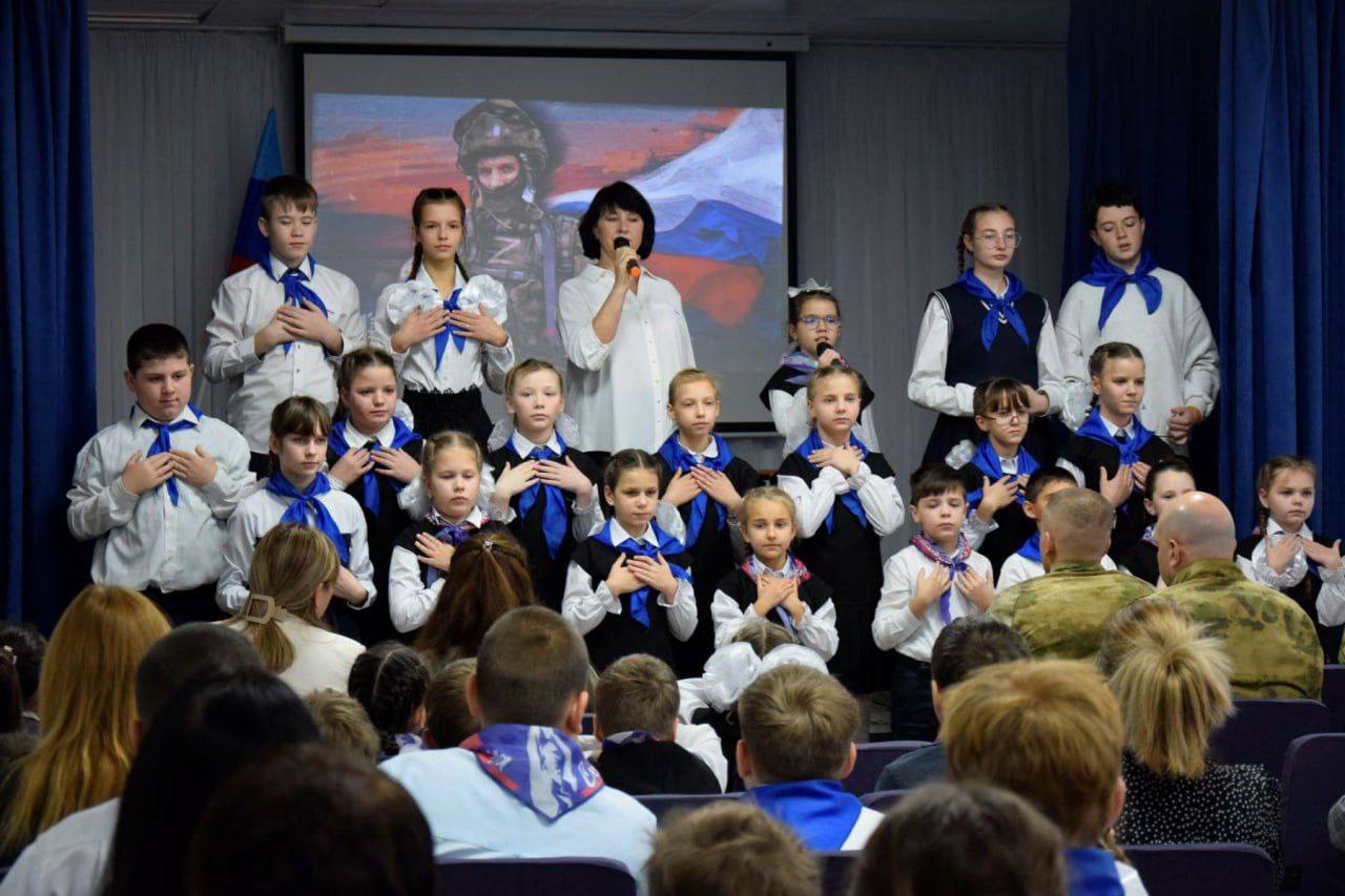 В ЛНР открыли «Парту Героя» в честь Марата Тибилова В ЛНР открыли «Парту Героя» в честь Марата Тибилова