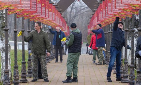 Масштабный субботник состоялся на территории военно-исторического музейного комплекса «Барбашово поле»