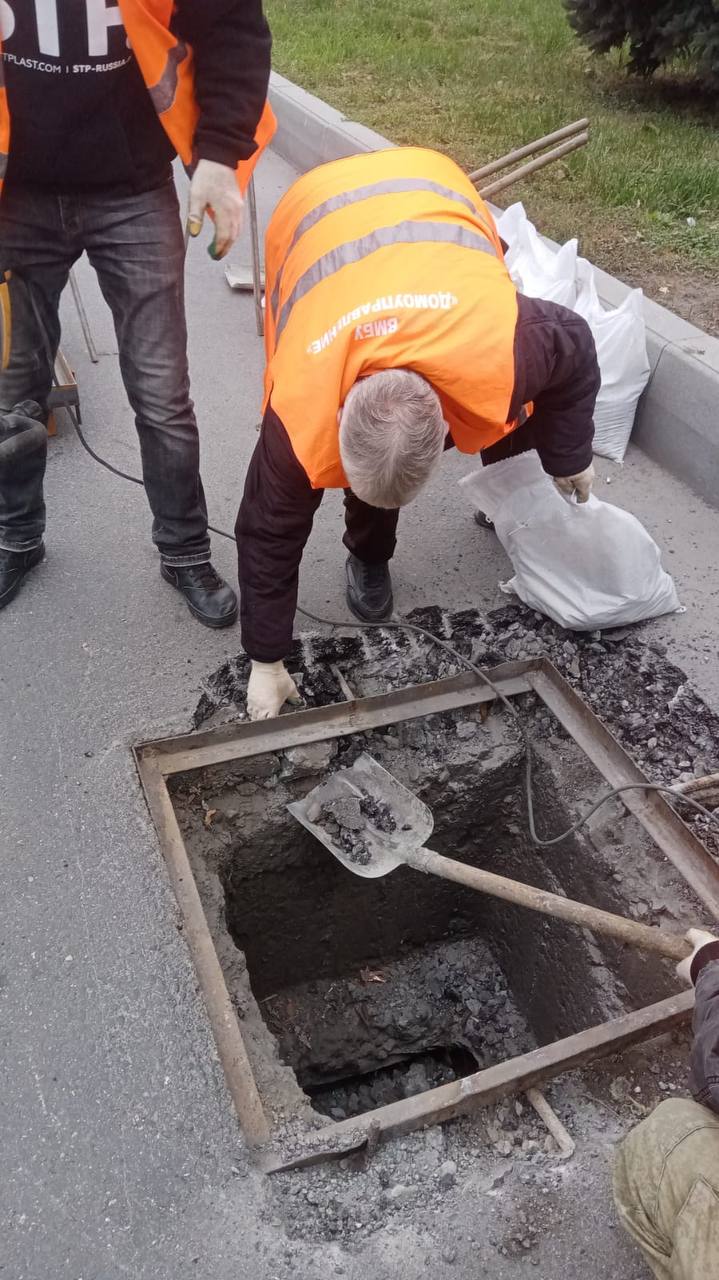 Во Владикавказе очистили от мусора 26 ливневок Во Владикавказе очистили от мусора 26 ливневок