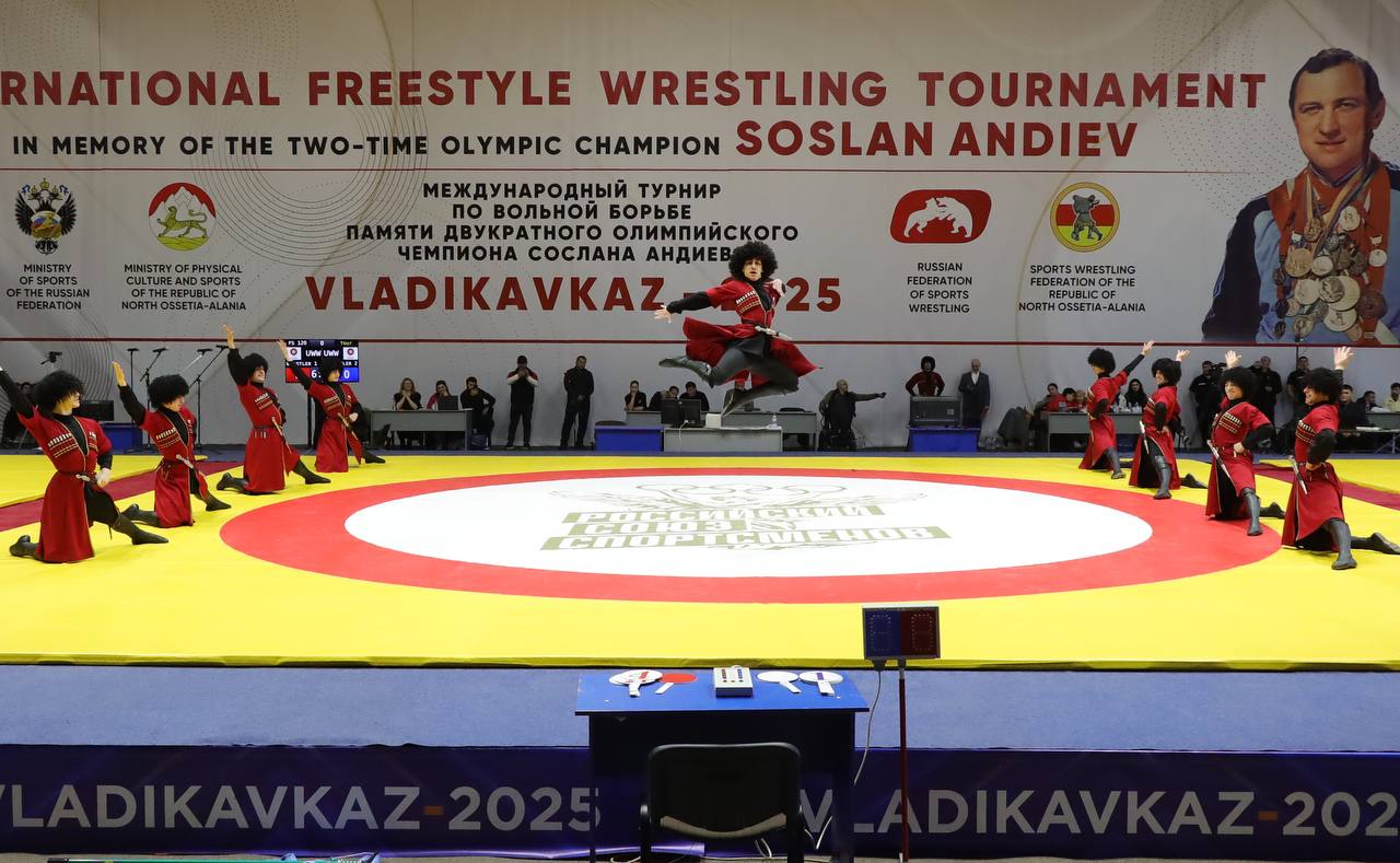 ФОТО! Торжественная церемония открытия международного турнира по вольной борьбе памяти двукратного олимпийского чемпиона Сослана Андиева ФОТО! Торжественная церемония открытия международного турнира по вольной борьбе памяти двукратного олимпийского чемпиона Сослана Андиева