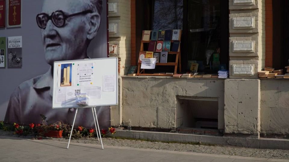 Более 1 млн рублей удалось собрать на установку памятника Вассо Абаеву Более 1 млн рублей удалось собрать на установку памятника Вассо Абаеву