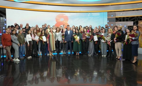 Глава РСО – Алания Сергей Меняло поздравил сотрудников национальной телекомпании «Осетия-Ирыстон» с восьмой годовщиной вещания в эфире и вручил им государственные награды