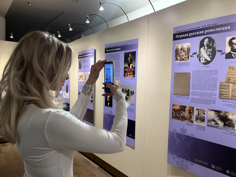 Североосетинские полицейские и представители Общественного совета УМВД России по г. Владикавказу организовали для воспитанников учебных заведений посещение уникальной выставки «Защита суверенитета Российского государства.... Североосетинские полицейские и представители Общественного совета УМВД России по г. Владикавказу организовали для воспитанников учебных заведений посещение уникальной выставки «Защита суверенитета Российского государства....