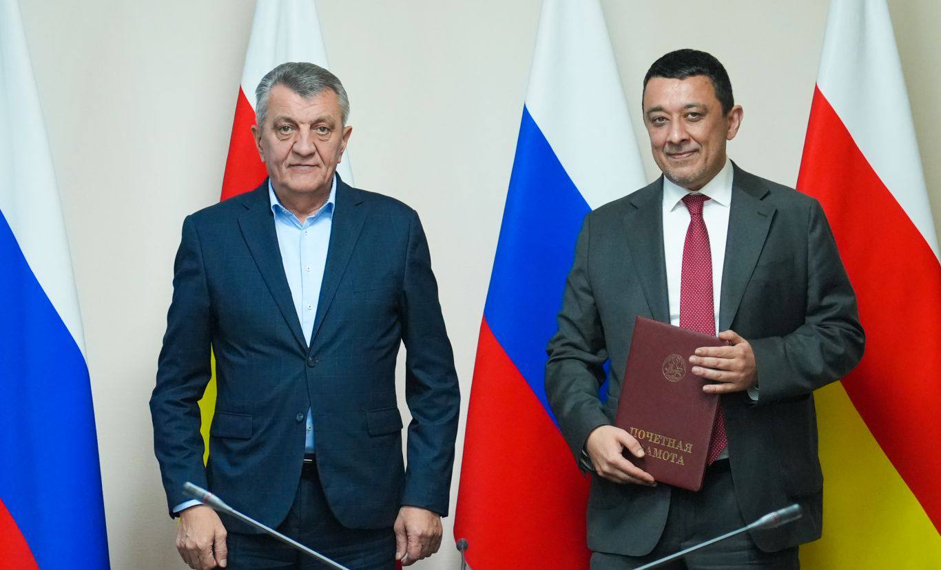 Глава РСО – Алания Сергей Меняйло встретился с руководителем Управления по Северо-Кавказскому федеральному округу автономной некоммерческой организации «Диалог-регионы» Артемом Павленко и сотрудниками Центра управления... Глава РСО – Алания Сергей Меняйло встретился с руководителем Управления по Северо-Кавказскому федеральному округу автономной некоммерческой организации «Диалог-регионы» Артемом Павленко и сотрудниками Центра управления...