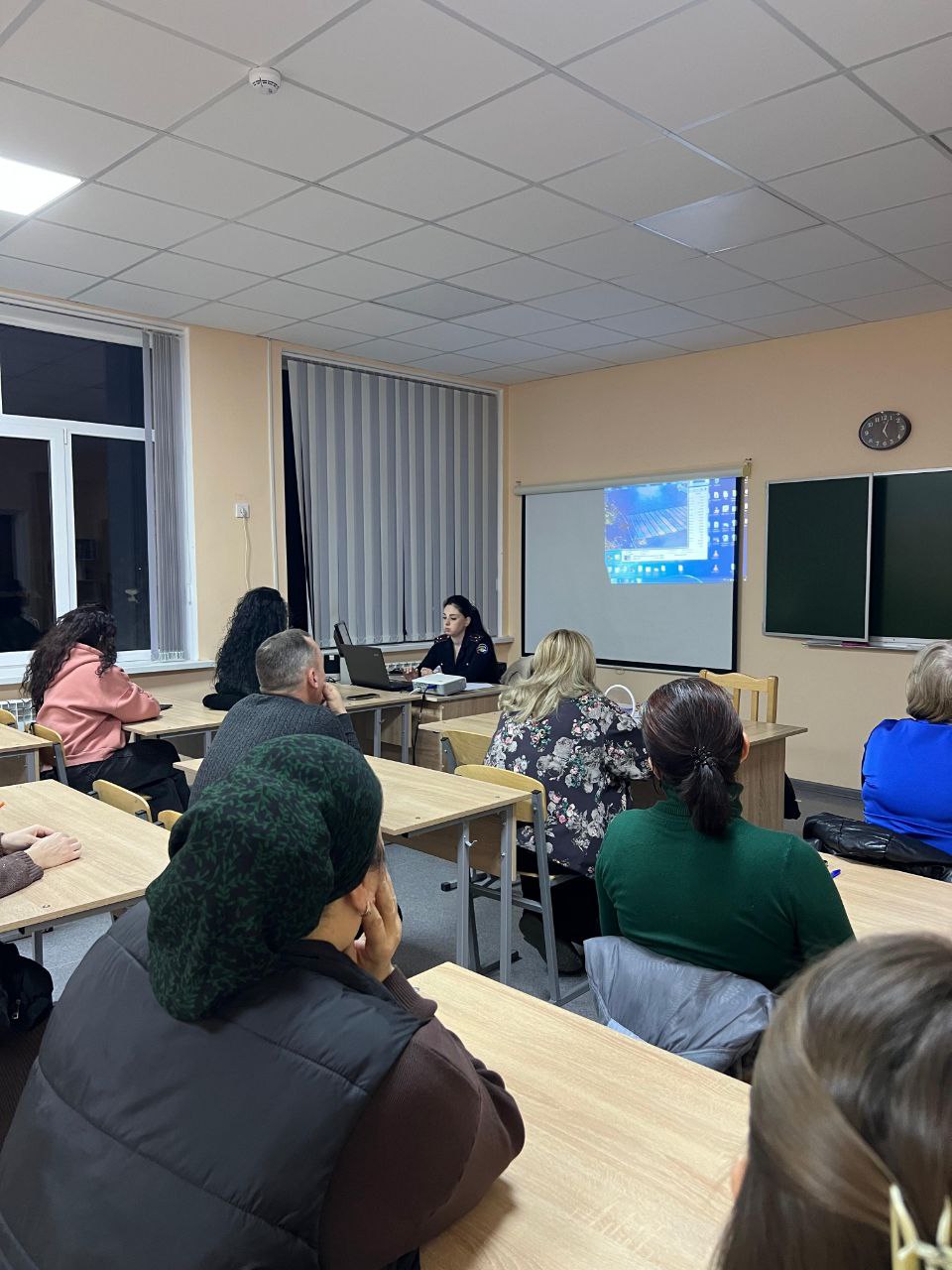 Сотрудники Госавтоинспекции Моздокского района приняли участие в общешкольном родительском собрании в МБОУ СОШ N2 и МБОУ СОШ N8 Сотрудники Госавтоинспекции Моздокского района приняли участие в общешкольном родительском собрании в МБОУ СОШ N2 и МБОУ СОШ N8